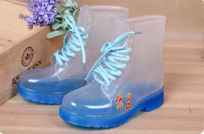 2016 Crystal Jelly Shoes Flat Martin Rainboots Fashion Transparent Perspective Rain boots Water shoes Women`s Shoes Candy Color Rainshoes