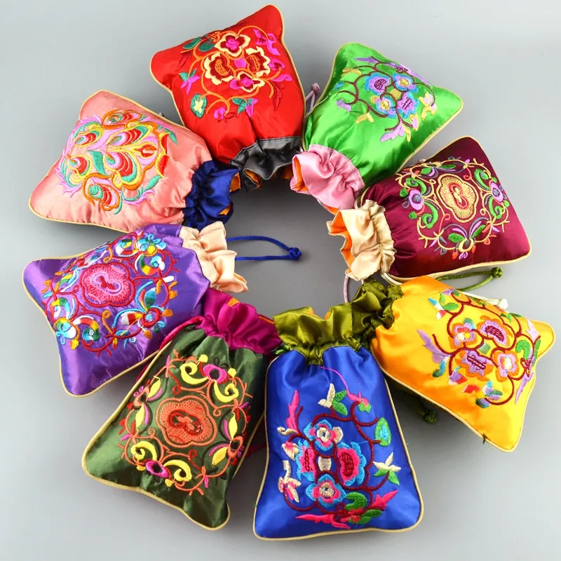 Kleine Patchwork Geborduurde Craft Sieraden Pouch Gift Tassen Chinese Stijl Satijn Stof Trekkoord Decoratieve Kerstmis Candy Theezakje