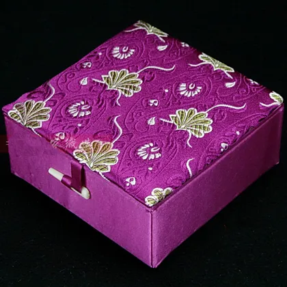 High Quality Cotton Filled Gift Box Bracelet Case Display Box Decorative Packaging Chinese Floral Silk Brocade Craft Cardboard Jewelry Boxes