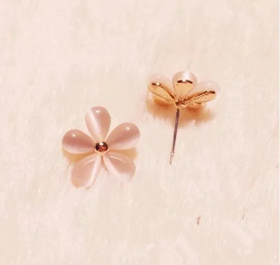 Boucles d'oreilles opale colorée fleur de cerisier, boucles d'oreilles fleurs de cerisier, boucles d'oreilles en pierres précieuses dorées pour femmes