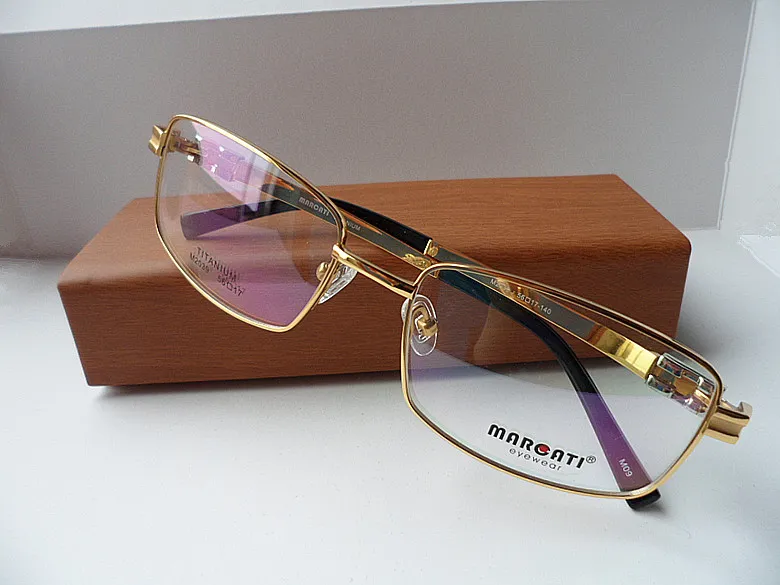 NEUER Großhandel mit hochwertiger IP-Beschichtung aus 100 % reinem Titan, ultraleichter Vollrahmen für männliche Korrektionsbrillen, goldene Farbe, rechteckige Form