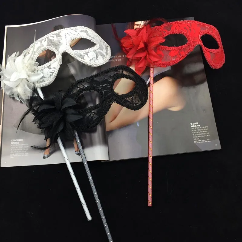 Party mask med pinne blomma sida venetianska maskerade mask mardi gras karneval halloween mask svart vit röd färg fest favoriserar för kvinna