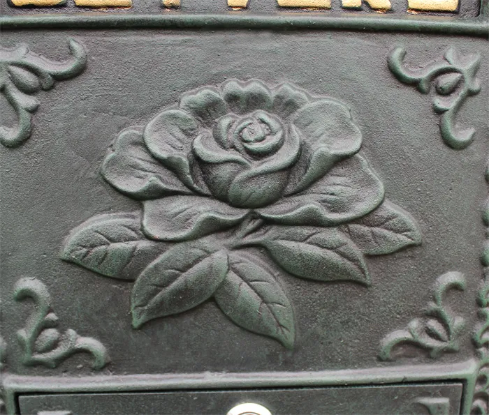 Antyczna odlewana aluminiowa żelaza po boxie dekoracje ogrodowe ogrodowe kwiat wytłaczany wystrój wykończenia ciemnozielone metalowe litery pocztowe Post Pudełko HO2034492