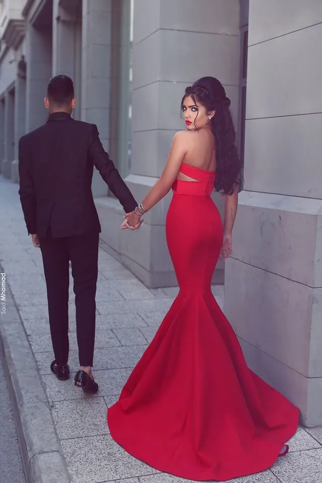 Sexy sirena roja vestidos de noche 2017 volantes sin tirantes cintura recortada vestidos de baile satén hasta el suelo Said Mhamad vestidos de fiesta formales