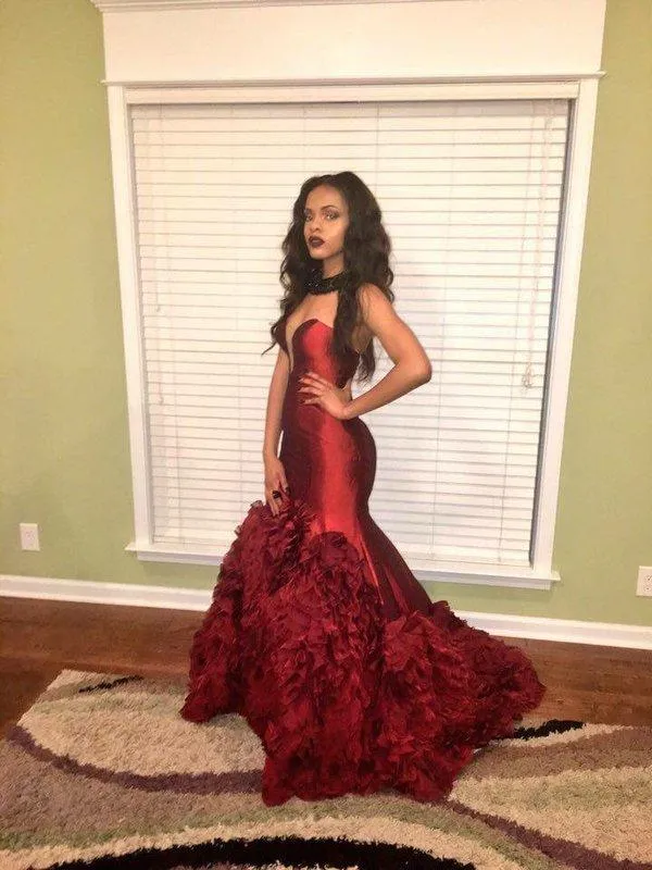 Burgundy Mermaid Prom Kleider 2016 Elegant Taft Arabisch Sweetheart Back Korsett Cascading Rüschen sexy schwarzes Mädchen Prom Abend Go1437058