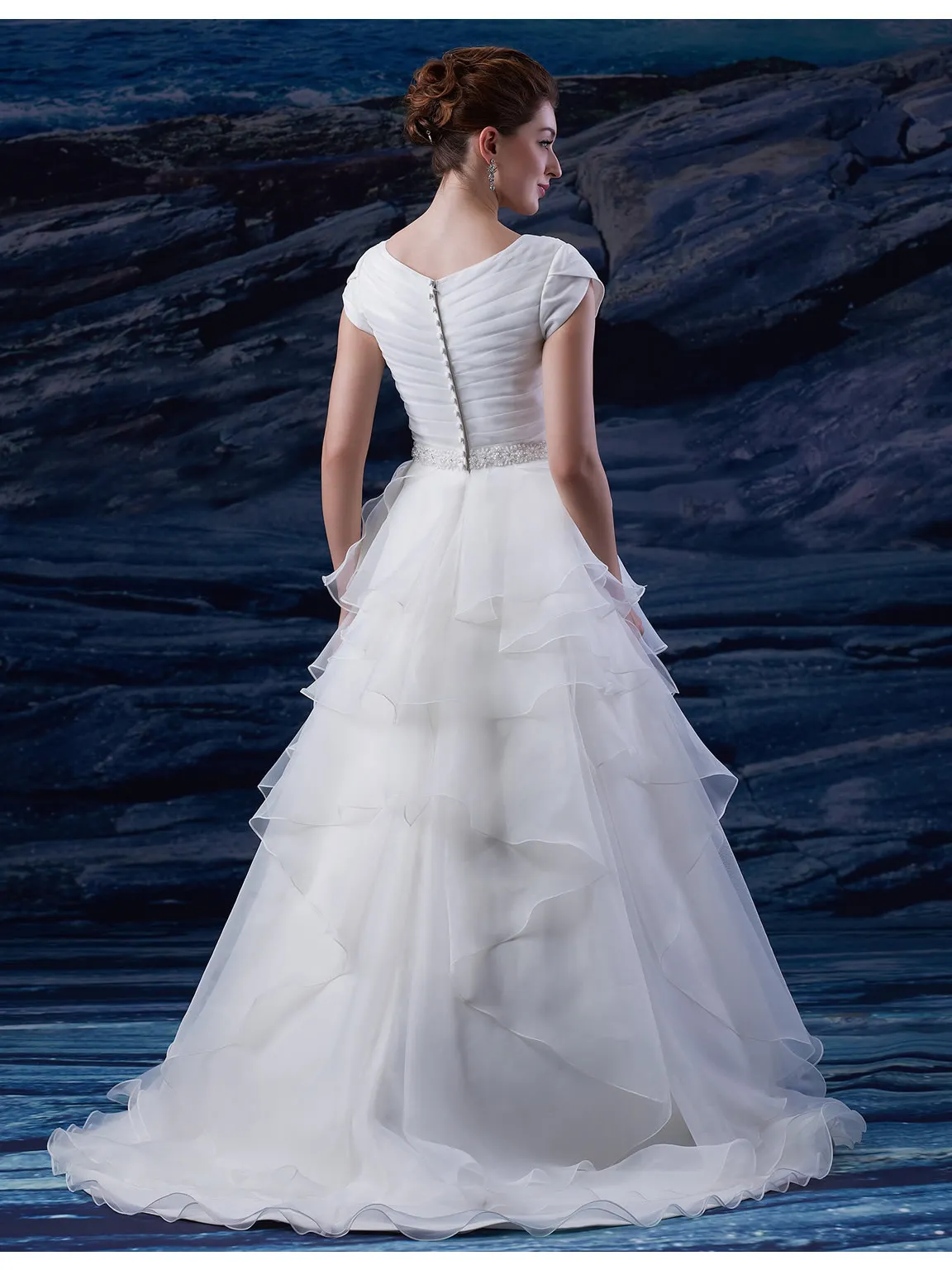 Ruffles Organza Abiti da sposa lunghi modesti con maniche ad aletta A-line Cintura con perline Bottoni Indietro Abiti da sposa country con pieghe Fiore