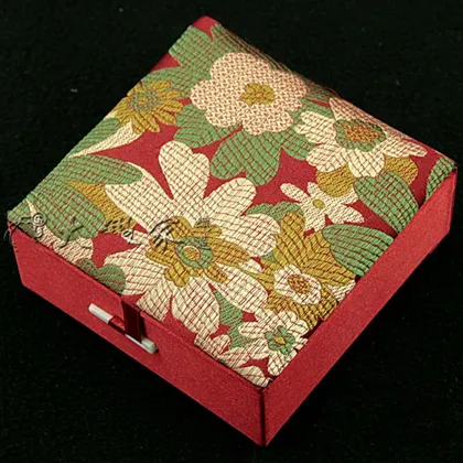 High Quality Cotton Filled Gift Box Bracelet Case Display Box Decorative Packaging Chinese Floral Silk Brocade Craft Cardboard Jewelry Boxes