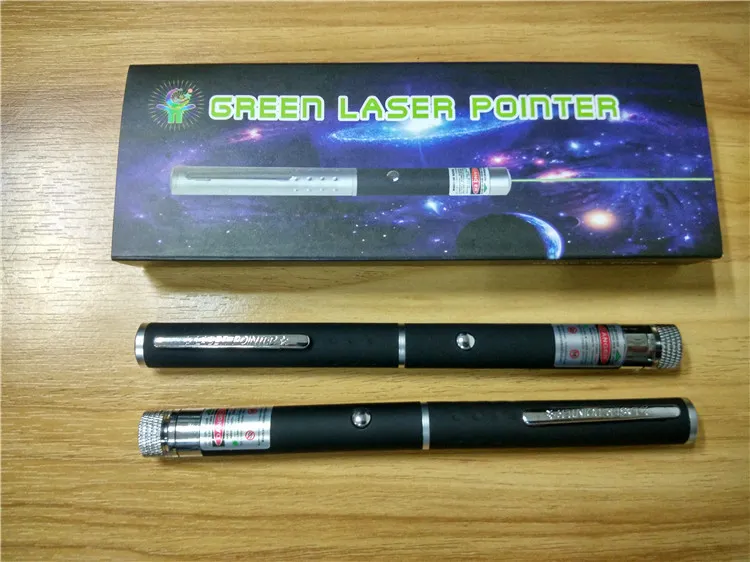 2021 Puntatore laser verde Nuovo regalo 2 in tappo a 1 stella Pattern 532nm 5MW Pointerpen Greenlaser con Head Kaleidoscope Light4209955