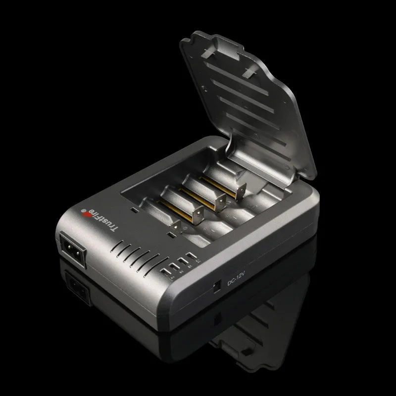 100% autentyczne Trustfire TR003 4-szczelna ładowarka baterii dla 18650 16450 14500 18350 baterie akumulatorów vs nitecore i8 DHL Darmowa wysyłka