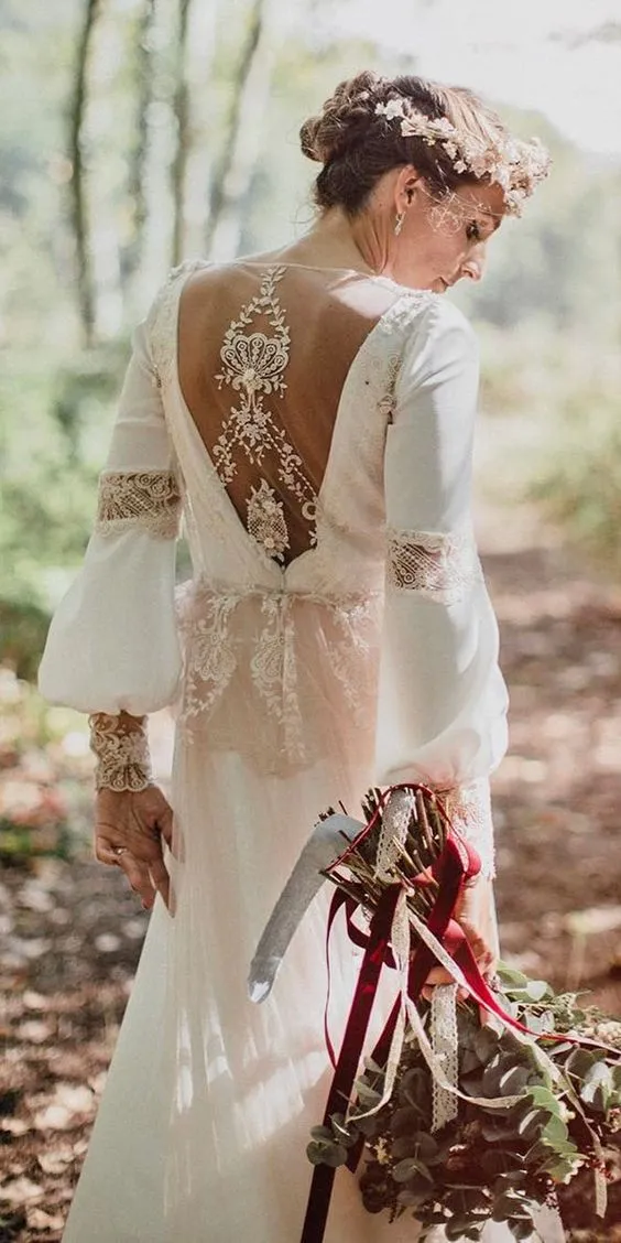 Vintage Boho Loose Long Sleeve Wedding Dresses Jewel Neck Amazing Lace hollow Back Country Bohemian Bridal Wedding Gown