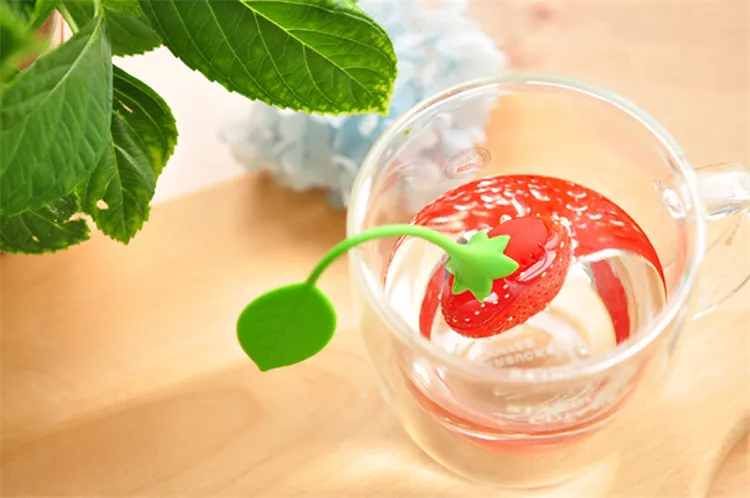 Neue Silikon Drinkware zubehör Nette Rote Erdbeere styles tee-sieb Tee werkzeuge Infuser Filter B0454