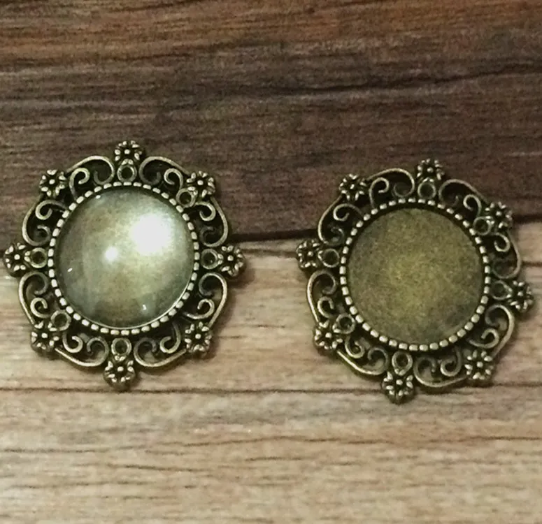 20 sztuk / partia Mieszane Styl 4styl Antique Bronze Flower Okrągły Baza wisiorek Cameo Cabochon Base Ustawianie Naszyjnik Penand Do Jewlery Making 14 * 14mm