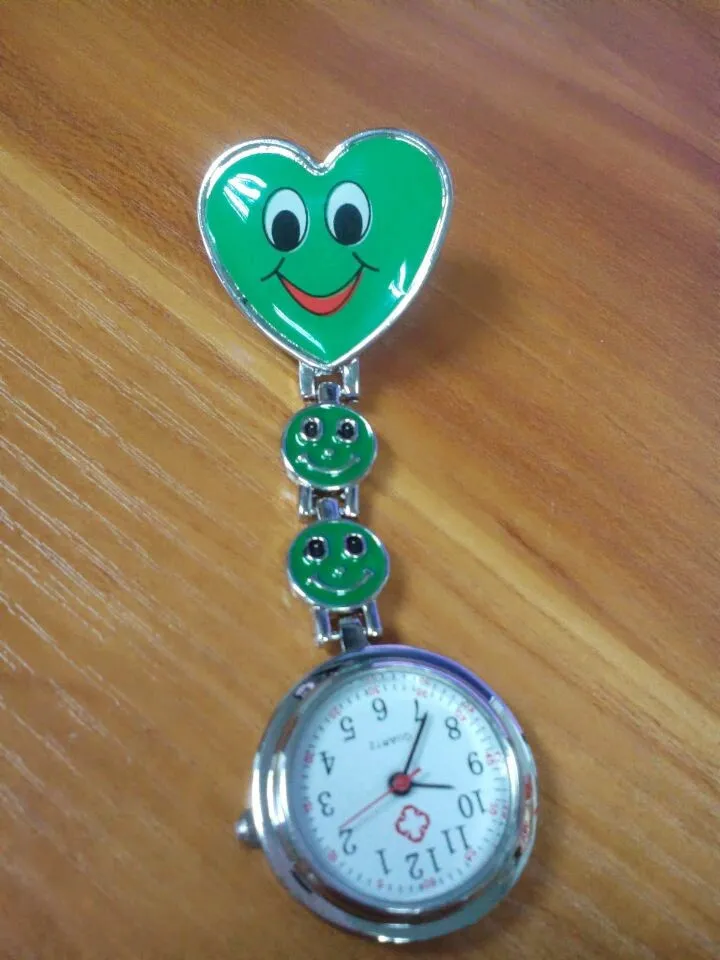 Großhandel 800 teile/los 7 farben Platz Bunte Silikon Krankenschwester Lächeln uhr Taschenuhren Arzt Fob Quarzuhr Kinder Geschenk Uhren NW023