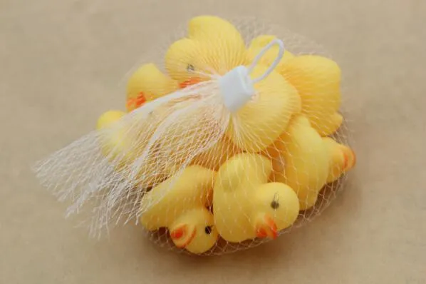 Bébé jouets de bain bébé enfant mignon bain canards en caoutchouc enfants grinçant canard eau jouer jouet classique bain canard jouet