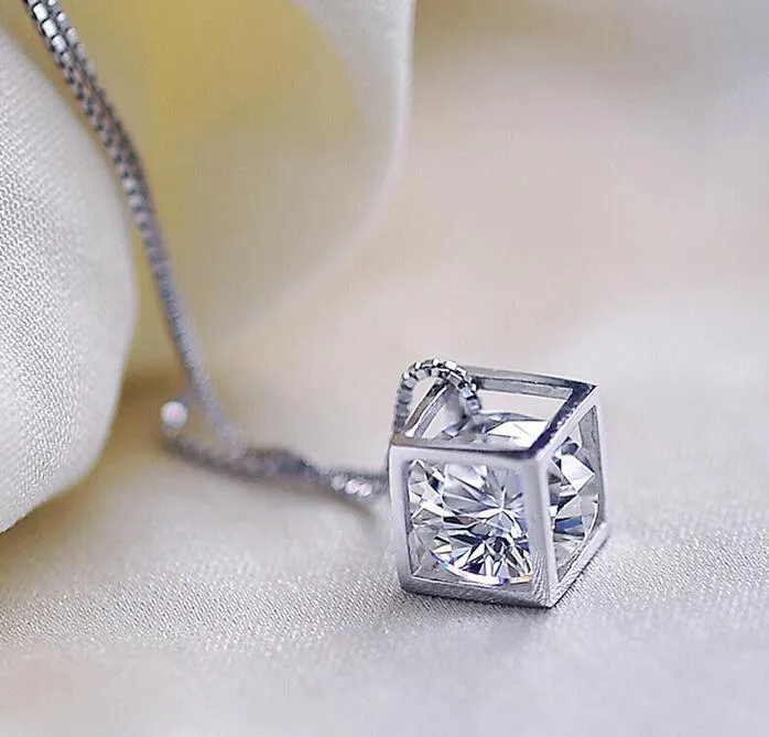 925 Sterling Silver Naszyjnik S925 Kryształ Biżuteria Plac Love Cube Diamond Wisiorek Oświadczenie Naszyjniki Wedding Vintage Woman Fashion