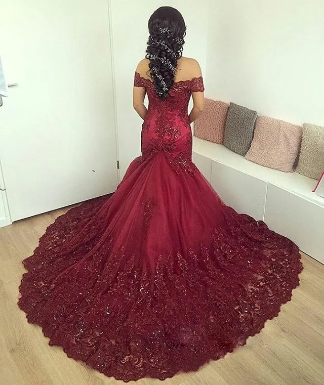 Orta Doğu Sparkly Akşam Elbise Glamorous Kapalı Omuz Dantel Aplike Abiye giyim Balo Elbise Muhteşem Mermaid Kırmızı Halı Elbise