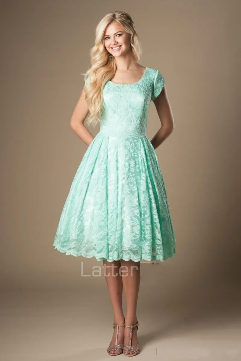 Lace Vintage joelho Mint Short Vestidos dama de modesto, com mangas em torno do pescoço 2020 novo templo informais Bridesmaids