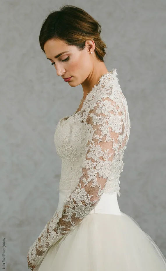 2018 Bolero Bridal Lace Cape Long Sleeves Bridal Wrap Appliqued Jackets Wedding Capes Wraps Bolero Jacket Wedding Dress Wraps Plus Size