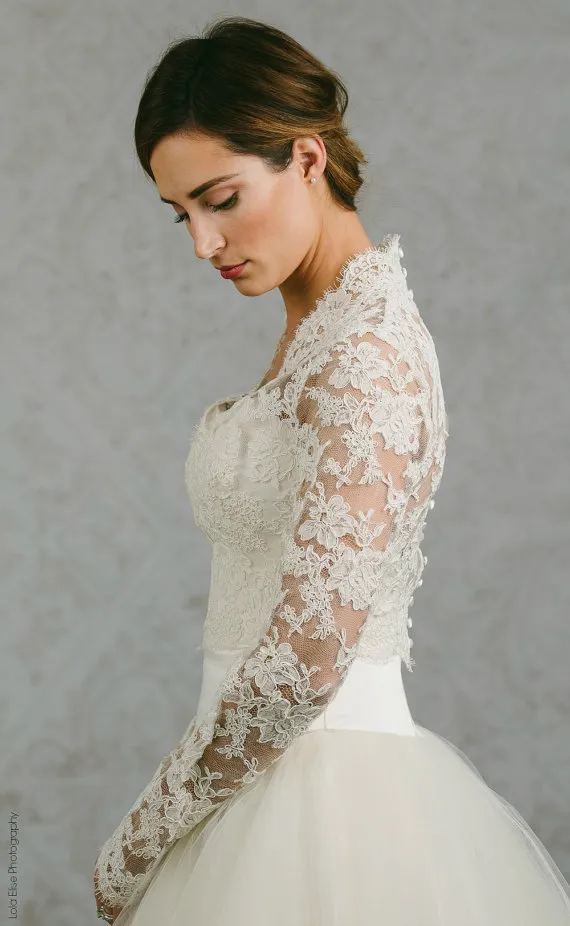 2018 Bolero Bridal Lace Cape Långärmade Bröllops Wrap Appliqued Jackor Wedding Capes Wraps Bolero Jacket Bröllopsklänning Wraps Plus Storlek