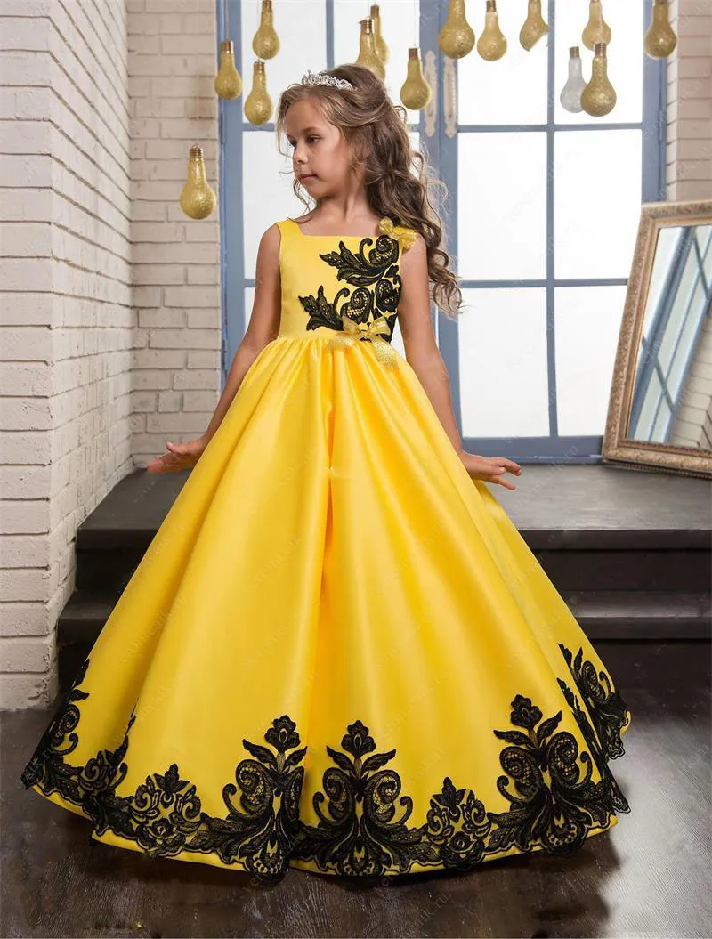 Gelbes und schwarzes Blumenmädchenkleid mit Spitzenapplikationen, quadratisches A-Linien-Festzugkleid für Mädchen mit bodenlangen, maßgeschneiderten Cupcake-Kinderkleidern mit Schleife