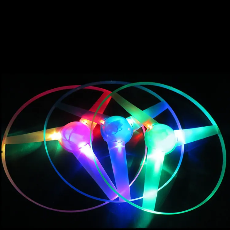 Oświetlenie dla dzieci Prezent Pull Drut Flash Luminous Latające Zabawki 25 CM 3 Kolory Losowe LED Light UFO Dzieci Fun Night Fun