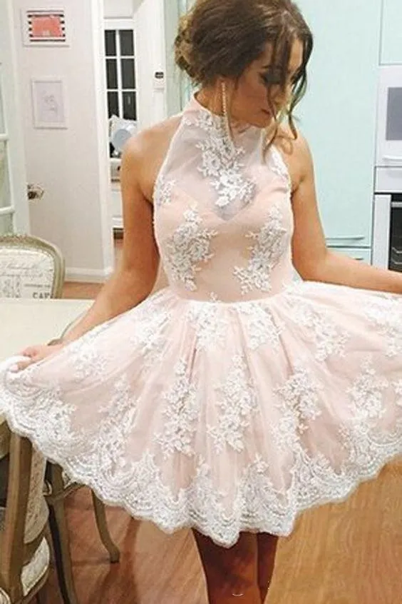 Robes de cocktail courtes en dentelle rose 2016-2017 Col haut sans manches Appliques en dentelle Satin Dos ouvert Robes de bal courtes Robes de soirée