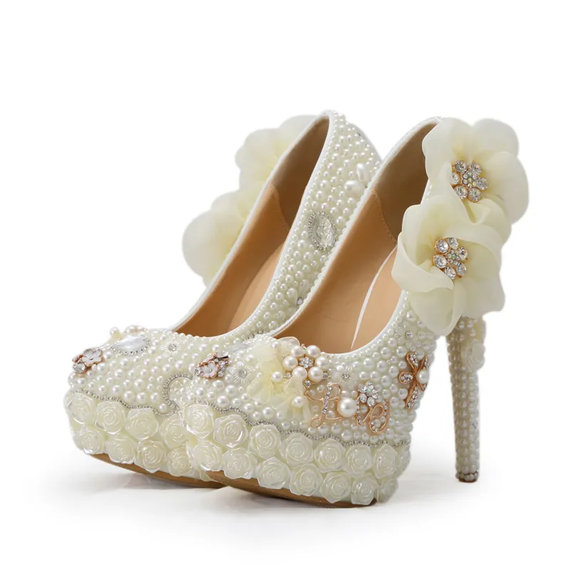 Exklusive neue Art-Hochzeits-Schuhe weiße Perlen-Absatz-Plattform-Brauthochzeits-Pumpen Luxuriöse Rose Blumen-Diamant-Prom Schuhe