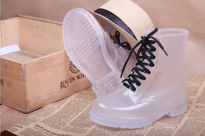 2016 Crystal Jelly Shoes Flat Martin Rainboots Fashion Transparent Perspective Rain boots Water shoes Women`s Shoes Candy Color Rainshoes