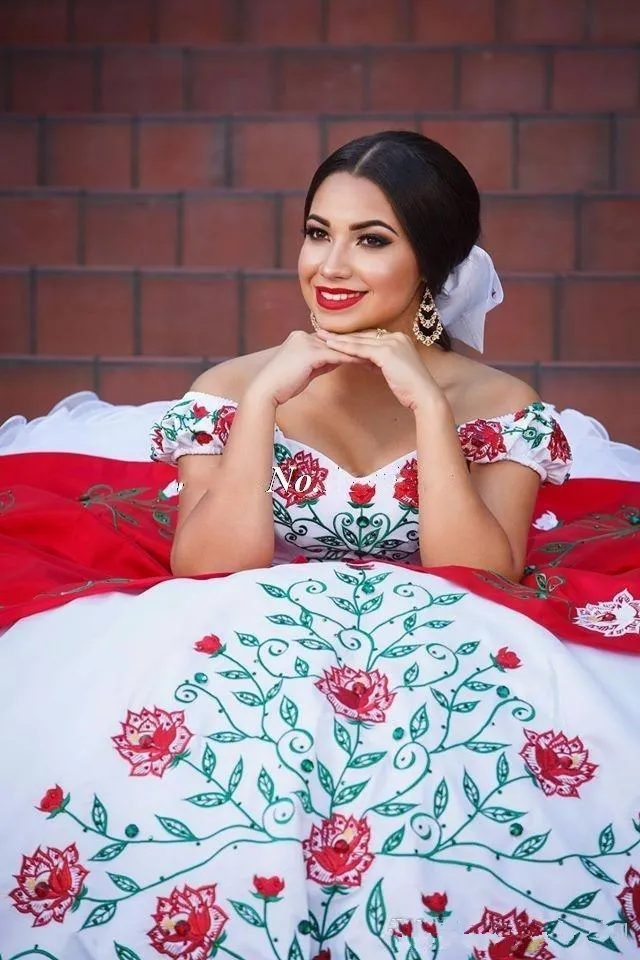 2017 elegante rode witte satijnen baljurken borduurwerk quinceanera jurken met kralen zoete 16 jurken 15 jaar prom jurken qs1011