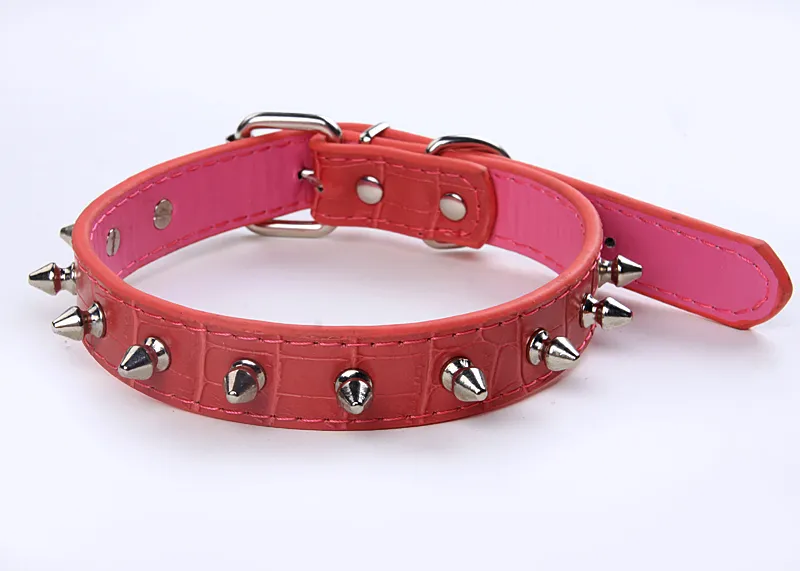 Gute Spiked Edelleder Hundehalsbänder One Zeile Verchromt Pilze Spikes Pet Halsband 6 Farben 4 Größen für Katze Welpenhunde