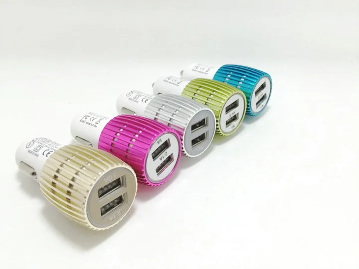 Buntes LED-Autoladegerät, 2 Anschlüsse, Zigarettenanschluss, 5 V, 2,1 A, Micro-Auto-Netzteil, Dual-USB, für Telefon 7 plus Samsung S8 S7 OM-N7