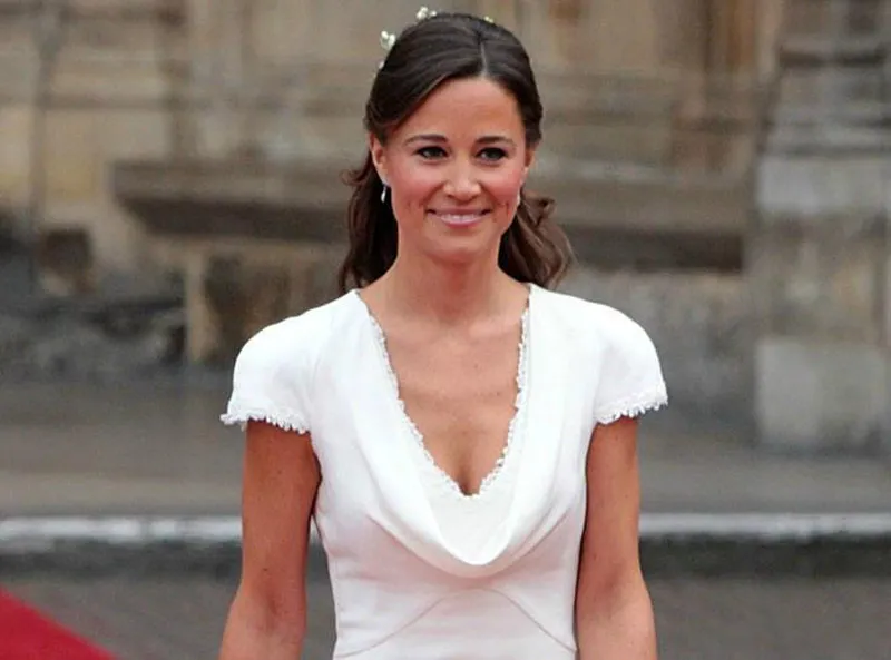 Famosos vestidos de dama de honra Pippa Middleton com decote em V Sexy Draped Deep e deslumbrante manga curta, vestido de botão coberto