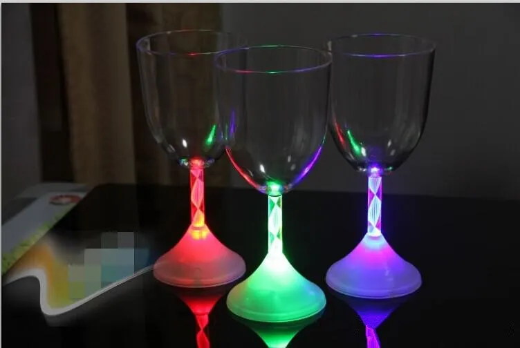 LED Flash Wine Cup Kleurrijke veranderde Glow Goblet Cups voor Bar Bruiloft Kerst Party Tafel Ornamenten Halloween Party Night Bar Wedding