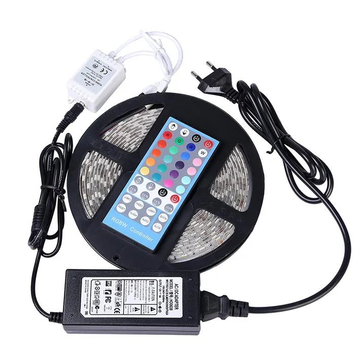 Miglior prezzo Striscia LED RGBW 5M 5050 SMD 300Led Impermeabile IP65 + Controller 44Key + Alimentatore 5A Con pacchetto di vendita al dettaglio Regali di Natale