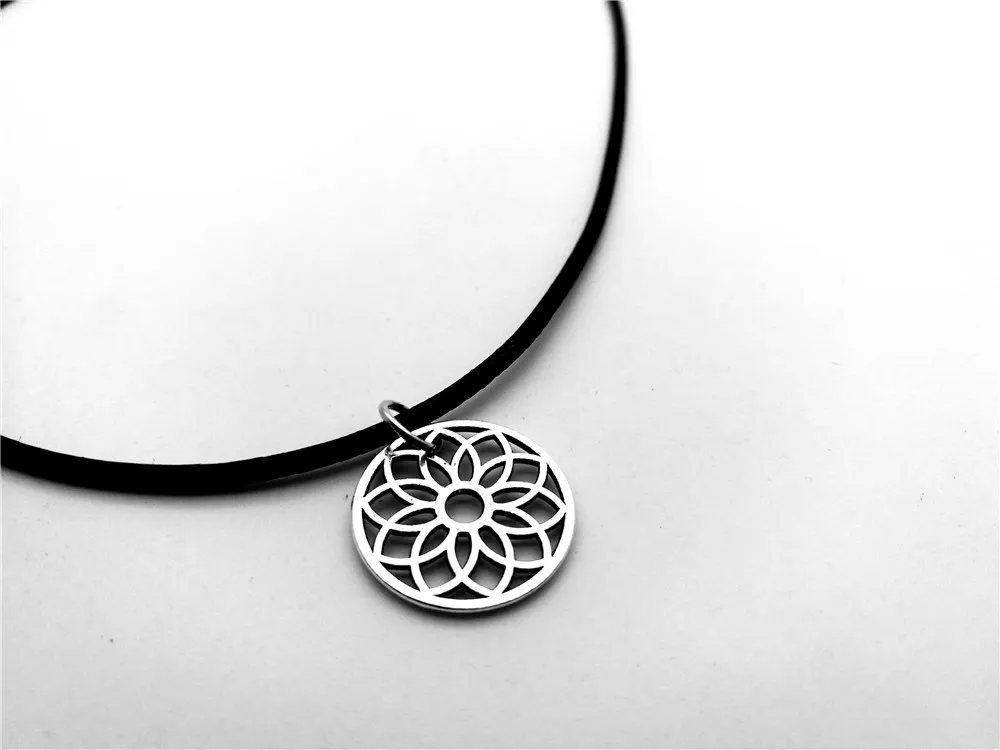 Simple Hollow Line Rose Sun Flower Petal Necklace Metal Floral Fun Daisy Lotus Dreamcatcher Leather Rope Necklaces6256950