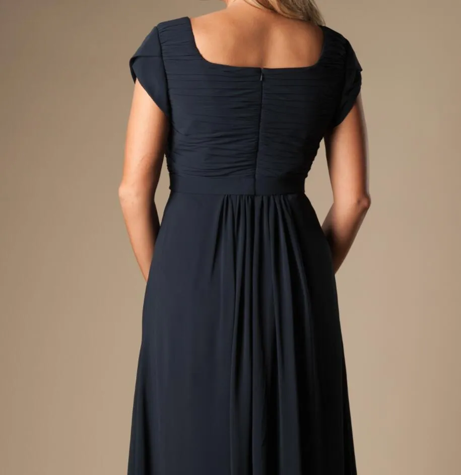 Navy Blue Long Chiffon Modest Bridesmaid Dresses With Cap Sleeves Long Floor A-line Wedding Party Dresses Maids of Honor Dresses