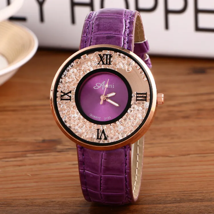 Orologi eleganti da donna Nuovi orologi da donna alla moda con strass di cristallo Orologi in pelle PU sabbie mobili Orologio da donna al quarzo