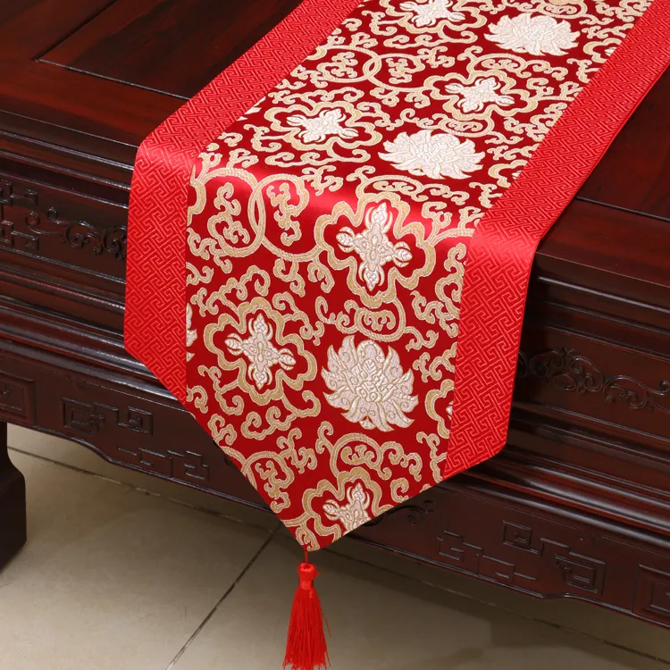 Kort längd Happy Flower Table Runner Luxury Patchwork Silk Brocade Tea Table Tyg Högkvalitativ matbord Kuddar Placemat 150x31595116