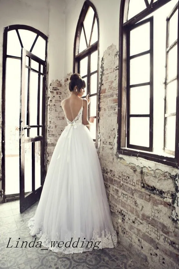 Gratis frakt Julie Vino Bröllopsklänningar Ny design Sweetheart Spaghetti Starp Lace Backless Bridal Gown Women Dress