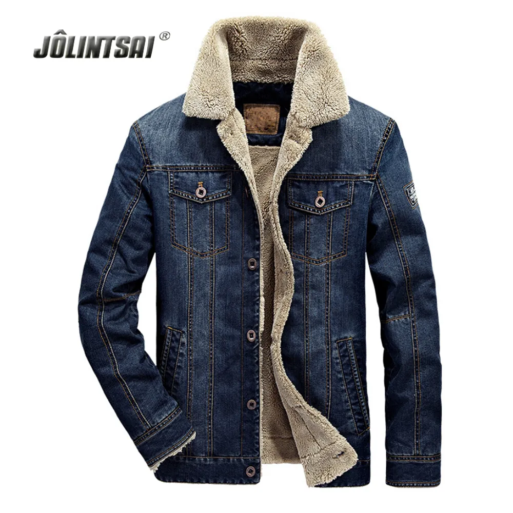 Venta al por mayor- 2017 Hombres de invierno Patchwork Chaqueta corta Moda Hombres Chaqueta de mezclilla Jeans Abrigo Plus Terciopelo Outwear Abrigo Más Tamaño 4XL Cortavientos