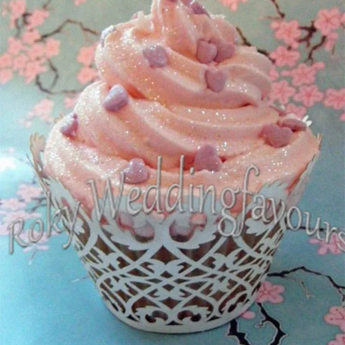 Gratis frakt Vit Filigree Cupcake Wrappers Laser Cut Cupcake för bröllop Bridal Shower Party Cake Decoration