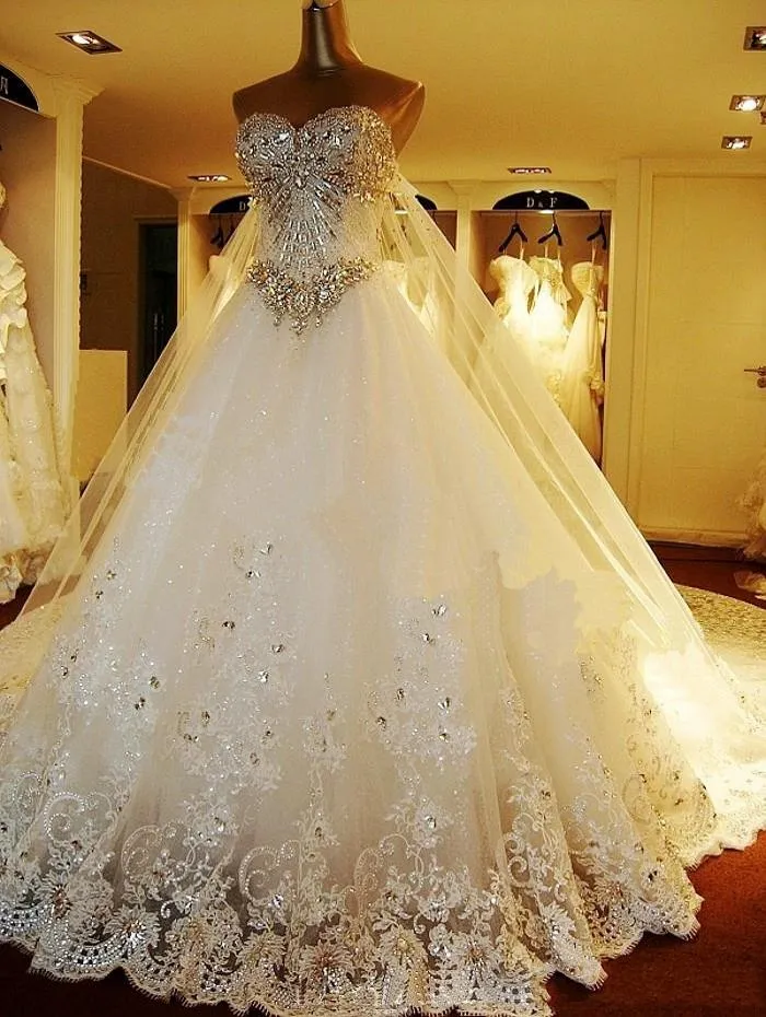 Koronkowe aplikacje luksusowe kryształy suknia balowa suknie ślubne ukochane kaplica pociąg koralikowy sukienki ślubne koronkowe sukienki