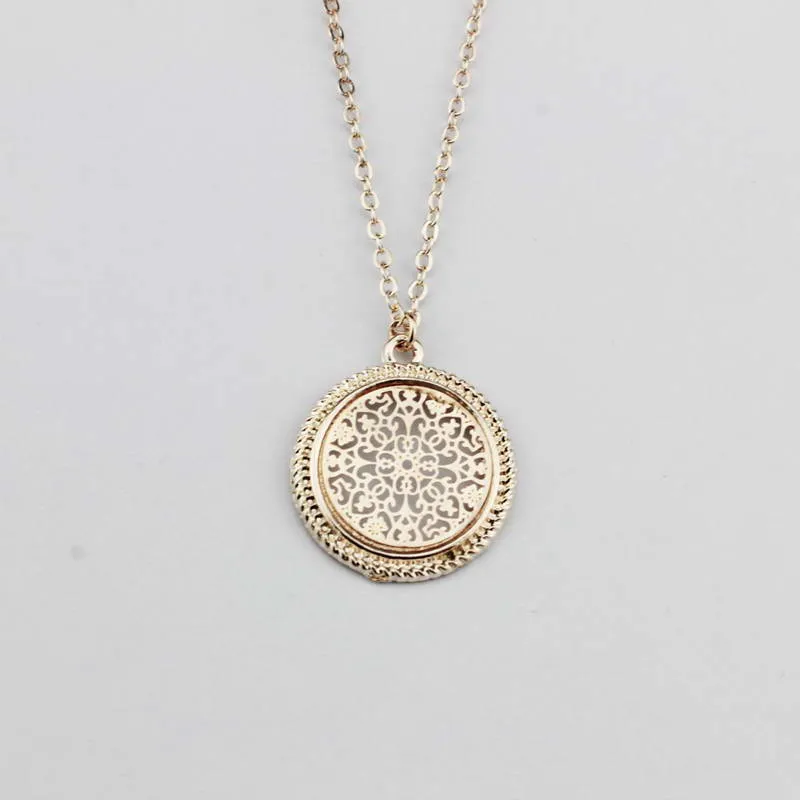 Christmas Gift Gold Cut Out Filigree Round Pattern Pendant Necklace Openwork Hollow Out Filigree Round Geometric Statement Choker Necklace