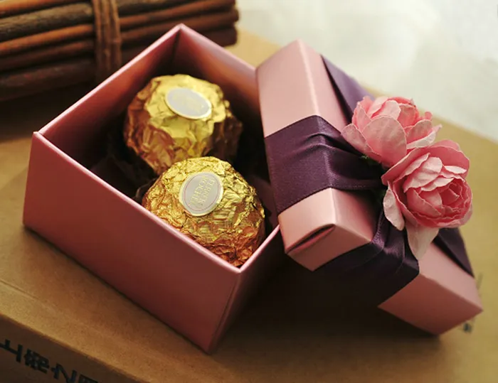 10 sztuk Elegancki czerwony cukierki pudełko z różowymi różowymi prezentami ślubnymi Pudełkami lub różowym pudełkiem