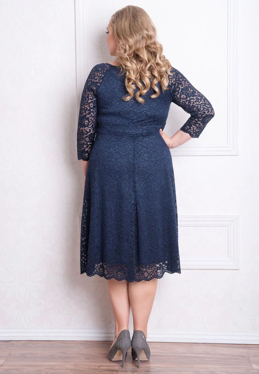 Cheap Dark Navy Lace Country Bridesmaids Dresses With Long Sleeves V Neck Wedding Guest Dress Knee Length Maid Of Honor Gowns