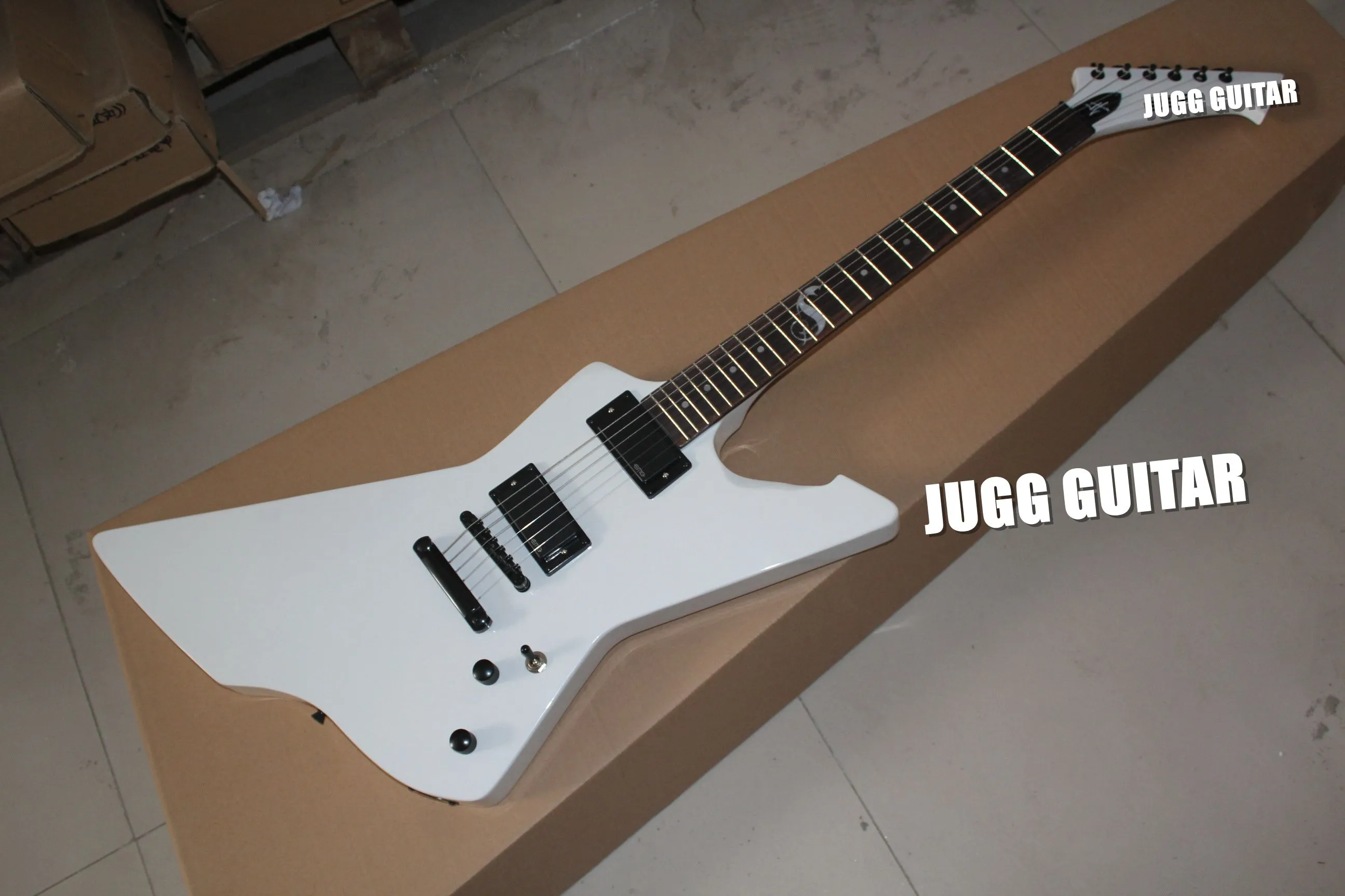 Custom Explorer Snake Byte James Hetfield Signature Weiße E-Gitarre, Palisander-Griffbrett, 9-V-Batterie, aktive EMG-Tonabnehmer (hergestellt in China)