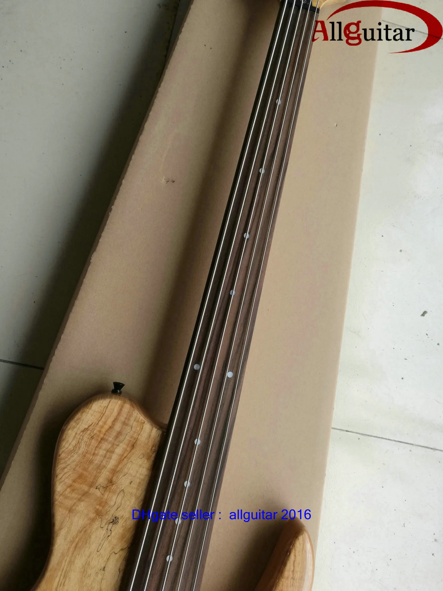 2016 Nuevo 5 cuerdas BASS Fretless Bbumm Guitarra de una pieza Natural Fretless Bass2 pastillas activas Bajo chino bajo China bass