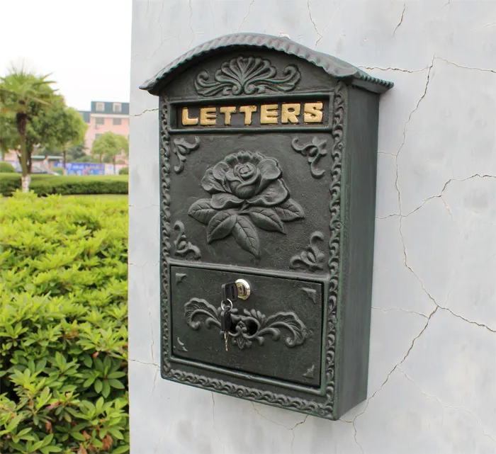 Antichi in alluminio in alluminio Postbox decorazioni della cassetta delle cassette del giardino decorazioni in rilievo fiore decorazioni in metallo verde scuro Lettere postale Post Box HO3295950