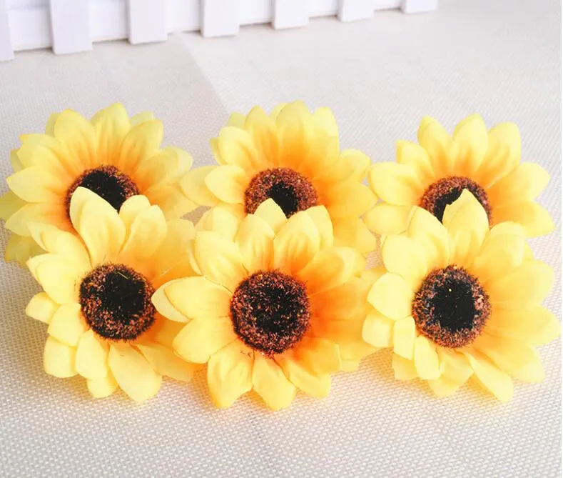 7 cm Artificial Flor Girassol Heads Daisy Gerbera Cor De Seda Amarela Flores para o Casamento Festa de Natal Flores Decorativas