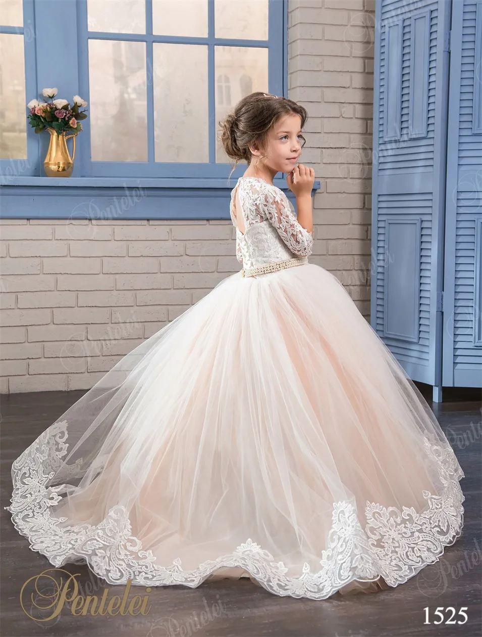 Cheap Flower Girls Dresses 2021 Pentelei with 3/4 Long Sleeves and Lace-Up Back Appliques Tulle Ballgown Little Girls Gowns for Party Prom